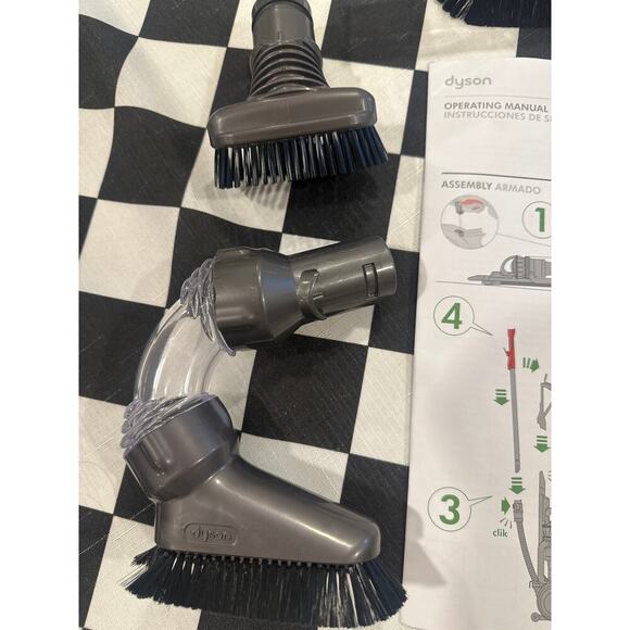 Dyson attachments DC41 manual and 4 attachment and one tool vacuum - Picture 5 of 5